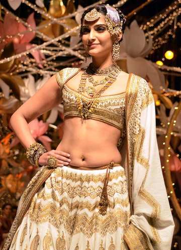 Sonam Kapoor In indian Bridal Fashion Week 2013